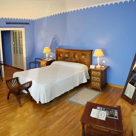 Hotel Alcazar De La Reina Carmona  Bagian luar foto
