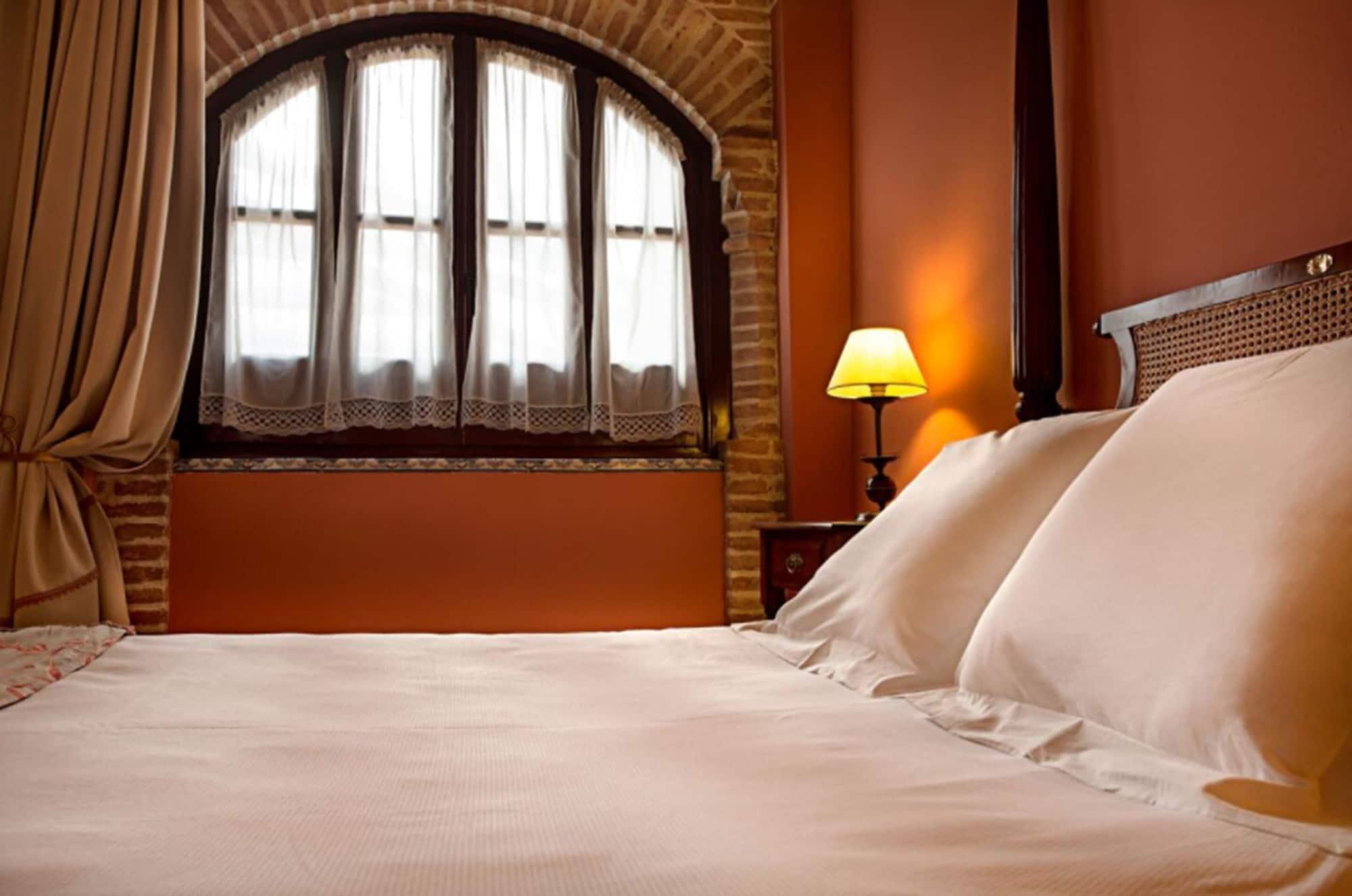 Hotel Alcazar De La Reina Carmona  Bagian luar foto