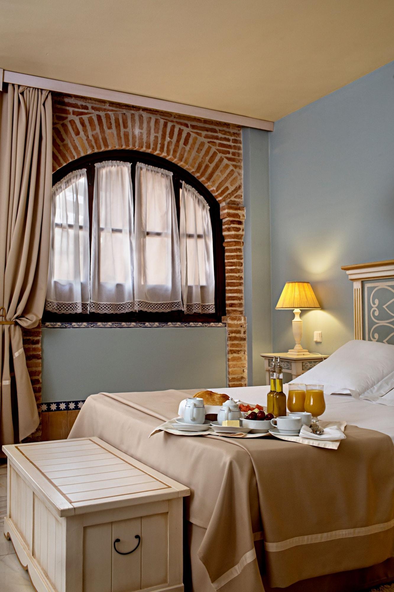Hotel Alcazar De La Reina Carmona  Bagian luar foto