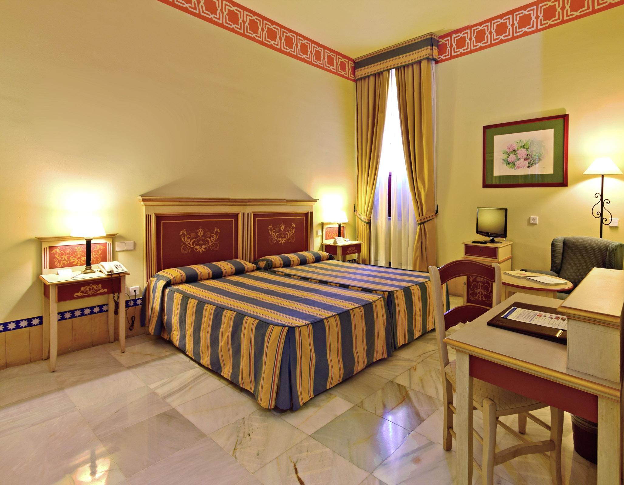 Hotel Alcazar De La Reina Carmona  Bagian luar foto