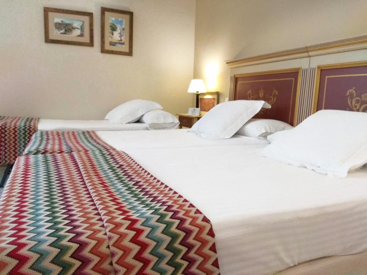 Hotel Alcazar De La Reina Carmona  Bagian luar foto