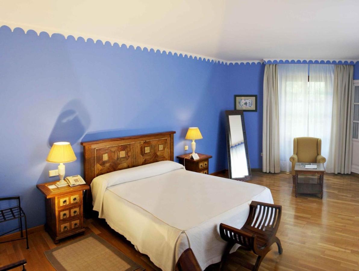 Hotel Alcazar De La Reina Carmona  Bagian luar foto