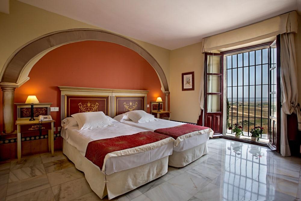 Hotel Alcazar De La Reina Carmona  Bagian luar foto