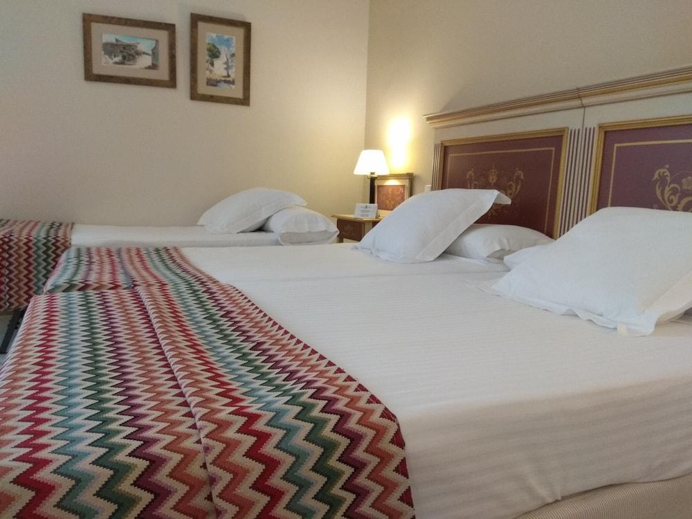 Hotel Alcazar De La Reina Carmona  Bagian luar foto