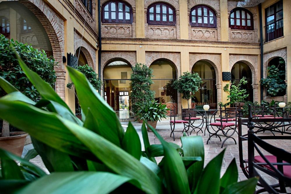 Hotel Alcazar De La Reina Carmona  Bagian luar foto