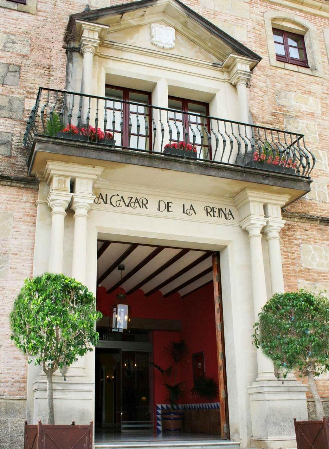 Hotel Alcazar De La Reina Carmona  Bagian luar foto