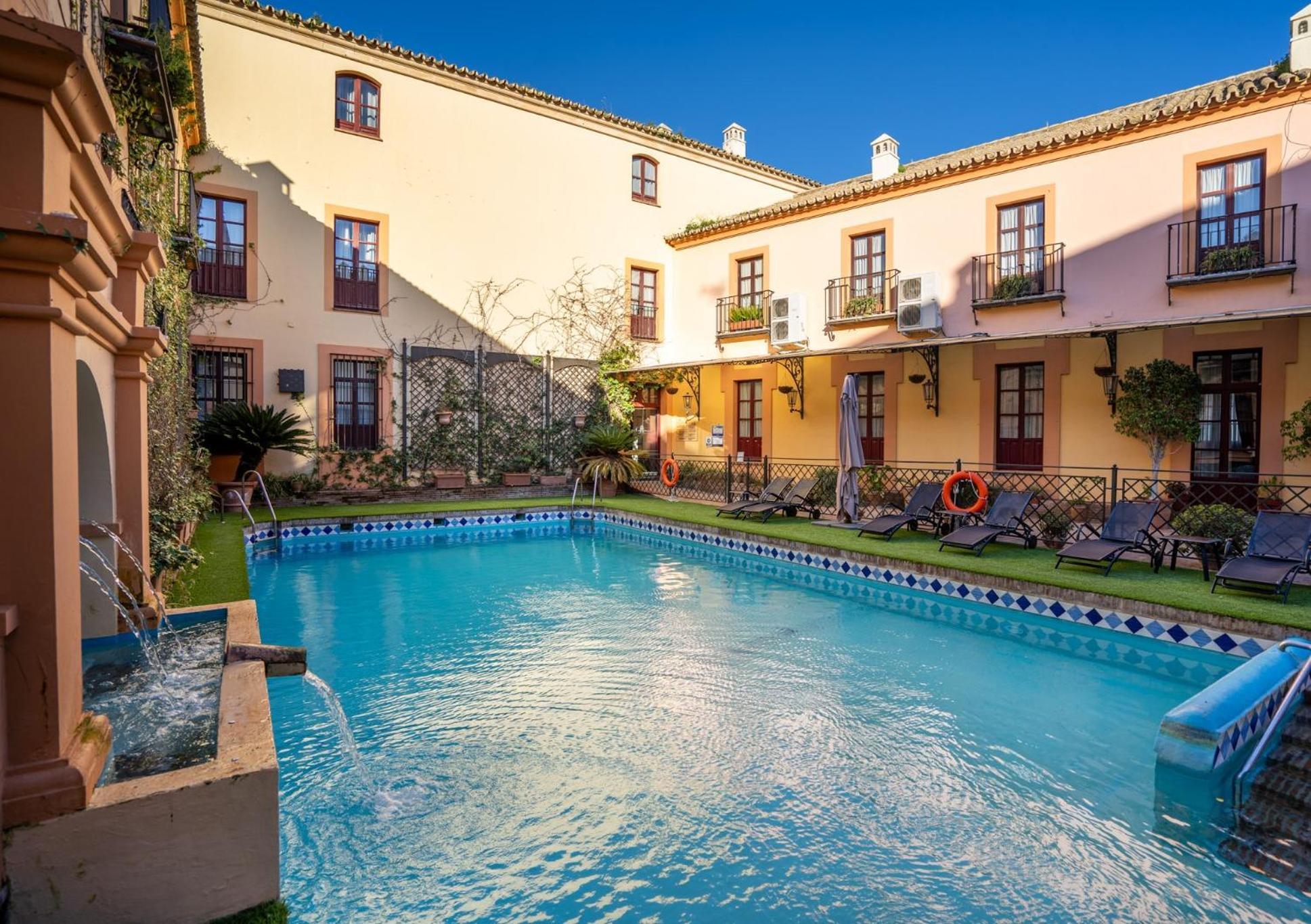 Hotel Alcazar De La Reina Carmona  Bagian luar foto